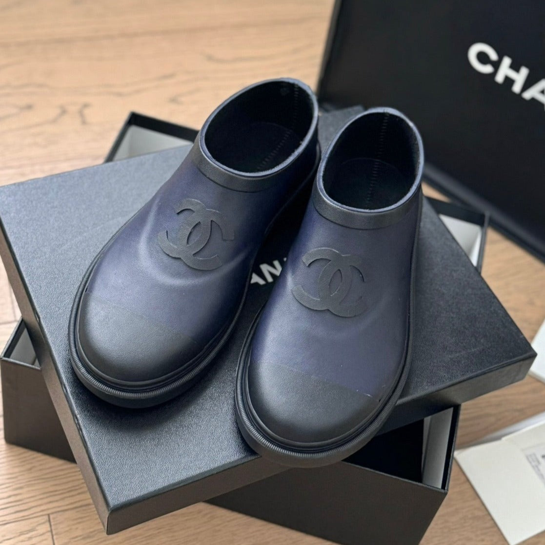 CHANEL SHORT BOOTS IN MID-NIGHT BLUE RUBBER